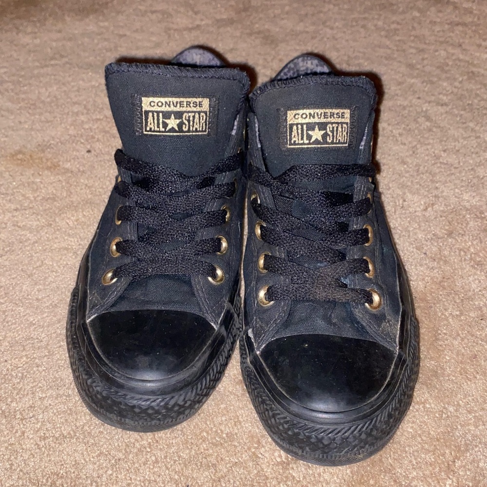 Low top converse sneakers, size 8